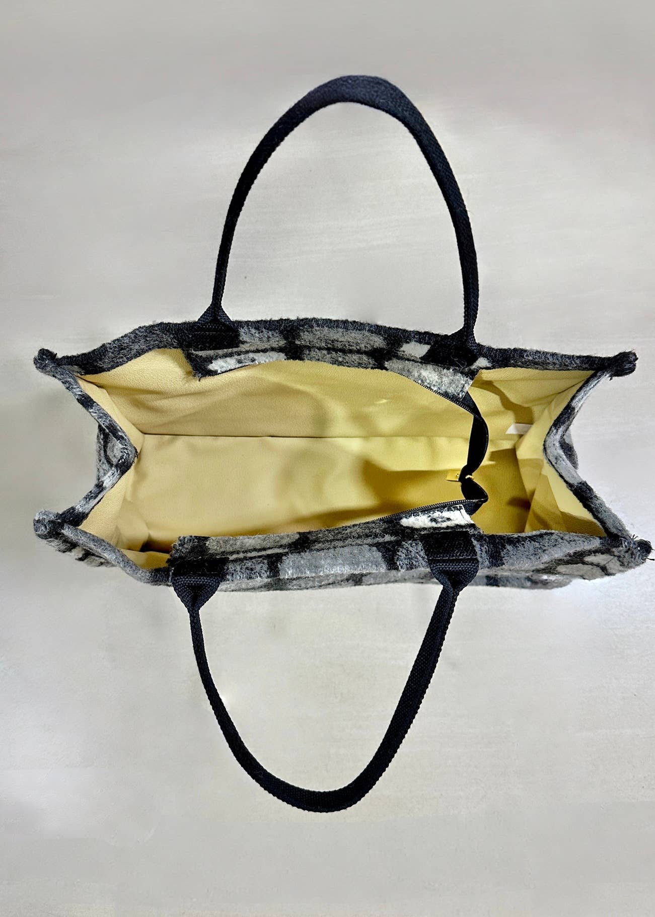 JULIA PARIS - Wholesale Shoulder Bag - Women's - Felt shoulder tote bag with fuchsia and camel pattern3