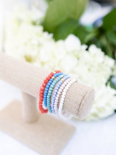 Bracelet en cristal avec accents dorés pour la vente par Emily Anne Co