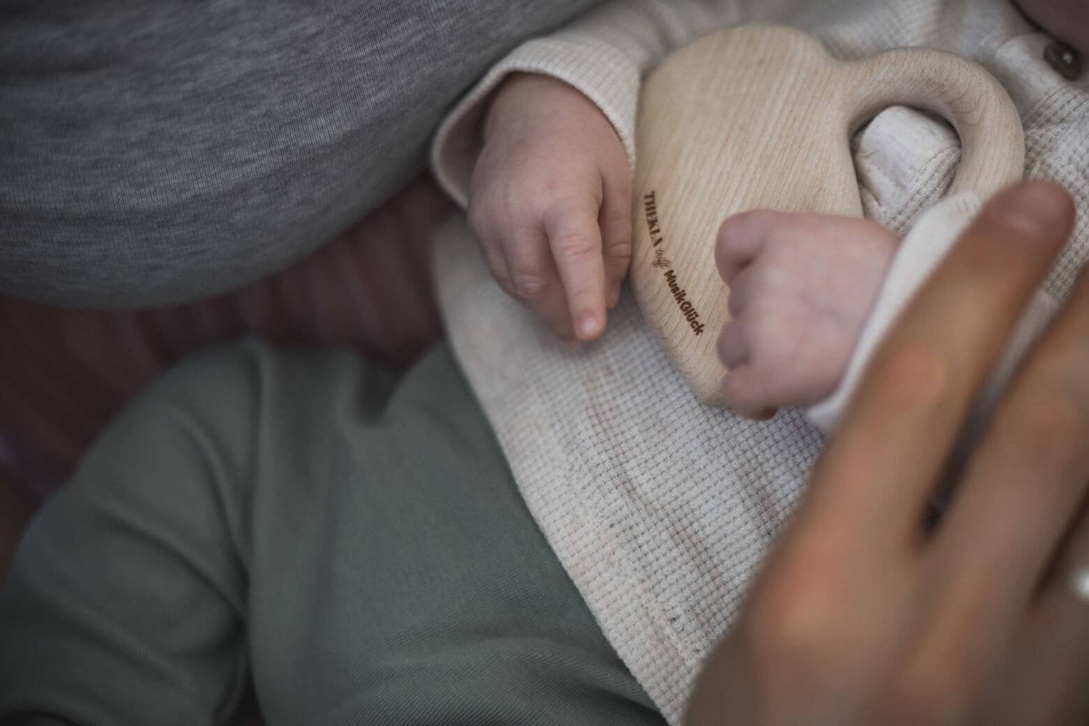 MusikGlück - Wholesale Wood Toy - Kids - Baby rattle grasping toy "close to the heart" | Baby rattle | Wooden toy10