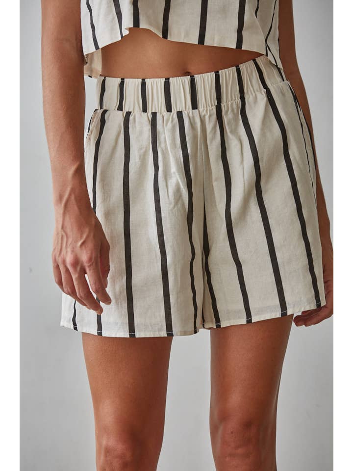 Cream Black LAR1129 | Woven Cotton Linen Shorts with Cotton Lining for wholesale on Faire2