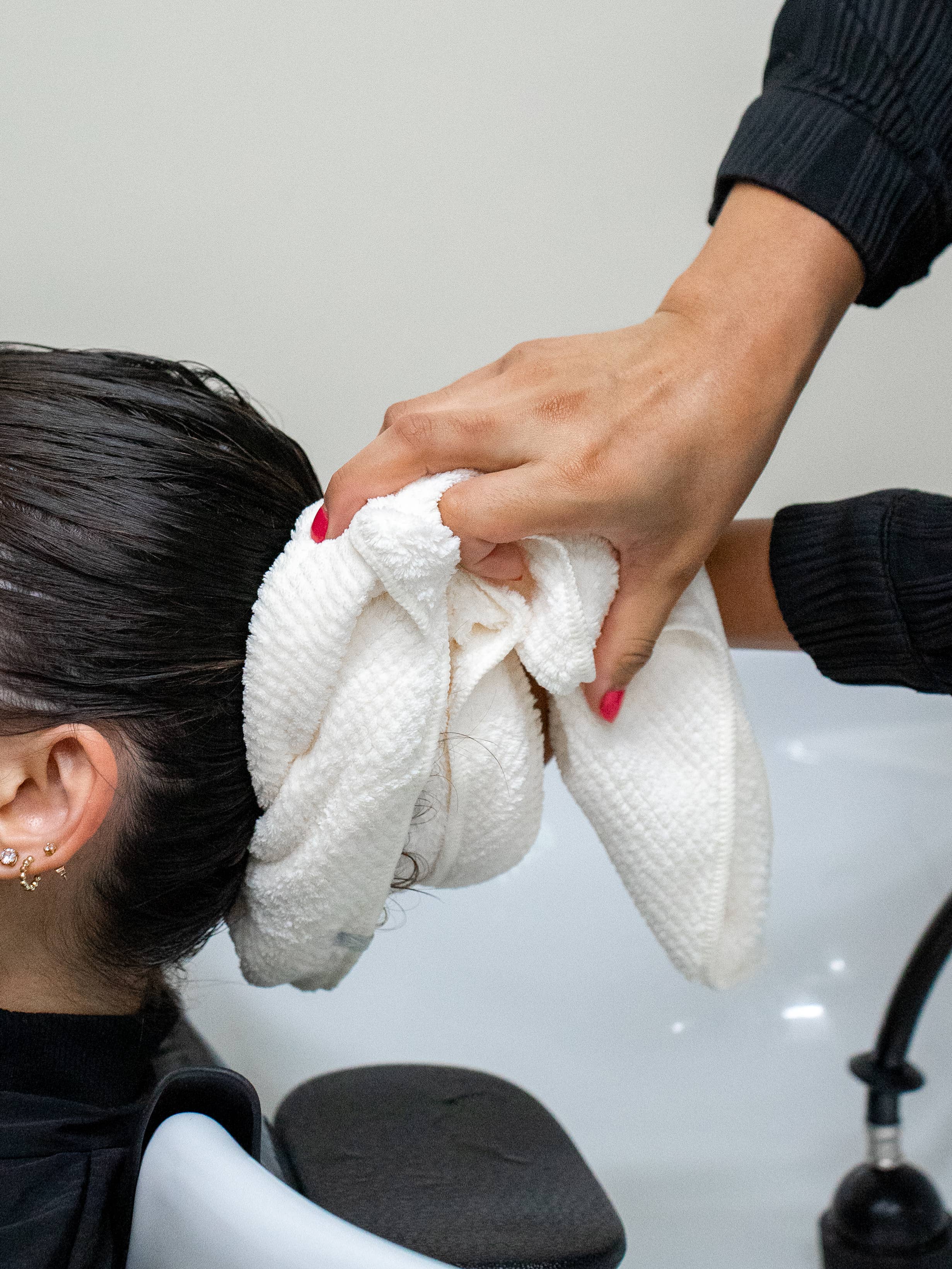 VOLO Back Bar Hair Towel 6-Pack Salt White for wholesale on Faire2