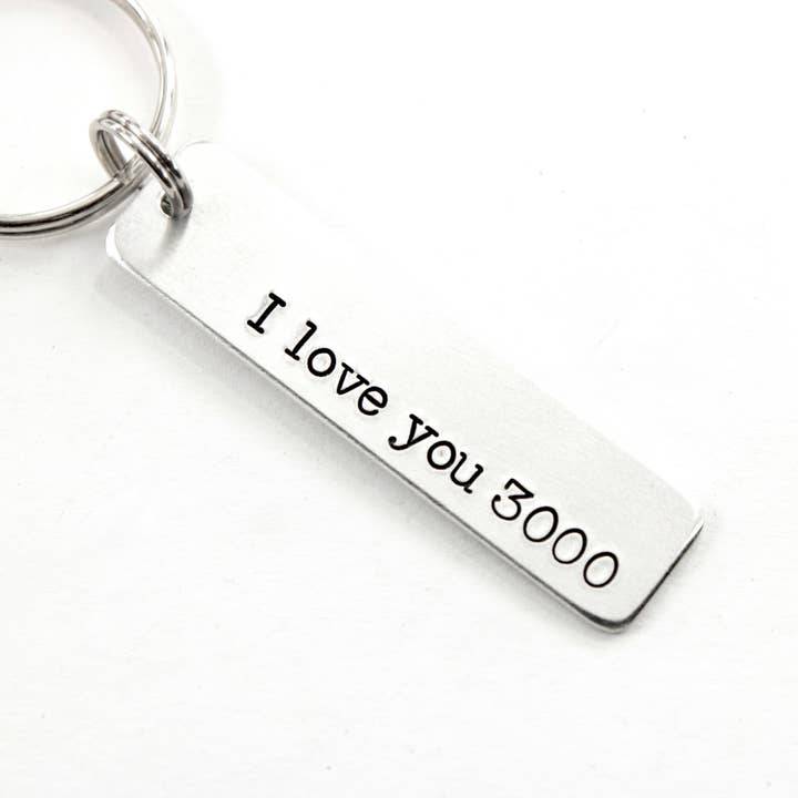 „Jeg elsker dig 3000" nøglering for engroshandel hos Completely Hammered