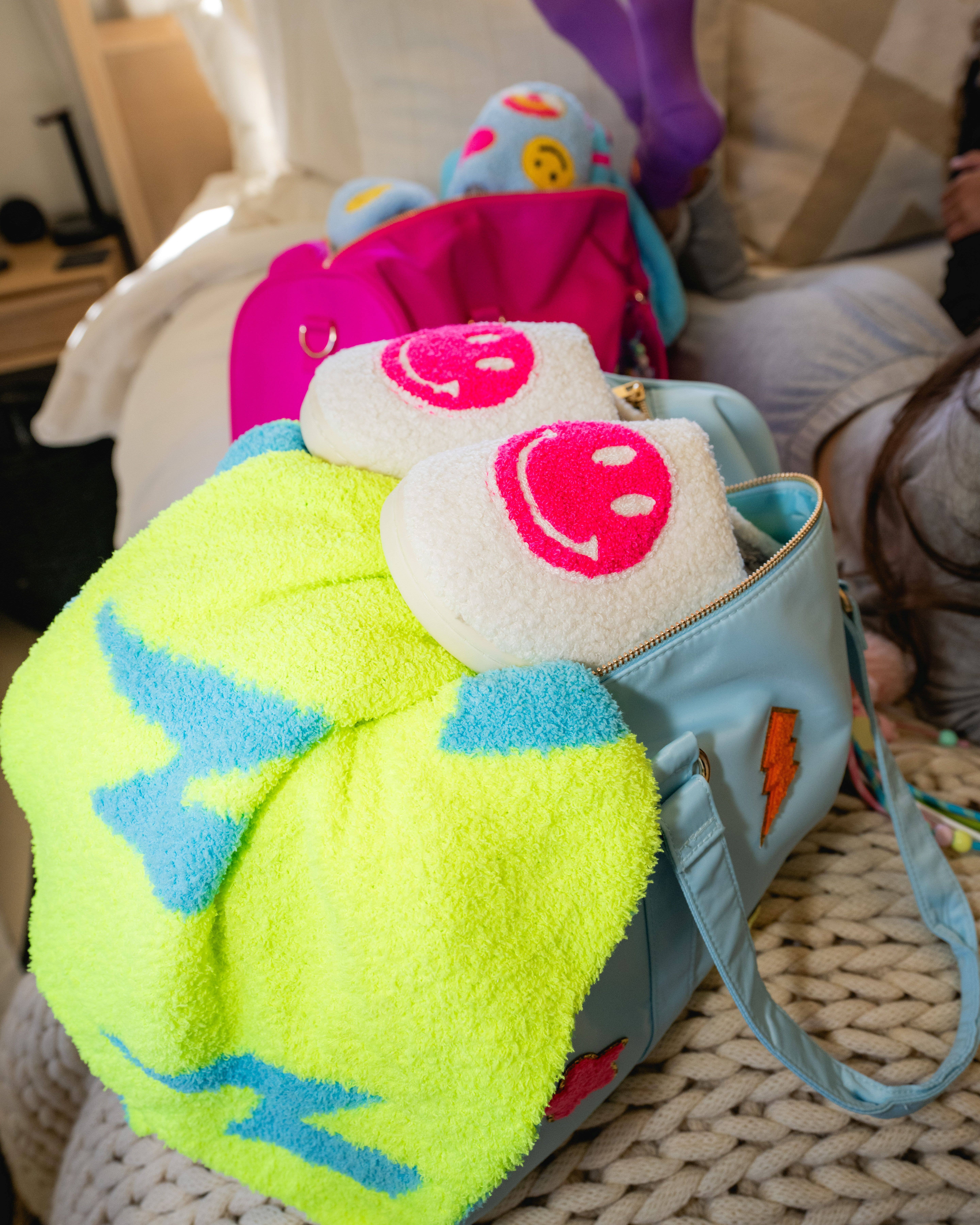 Malibu Sugar - Wholesale Throw Blanket - Happy Face & Lightning Plush Throw Blankets5