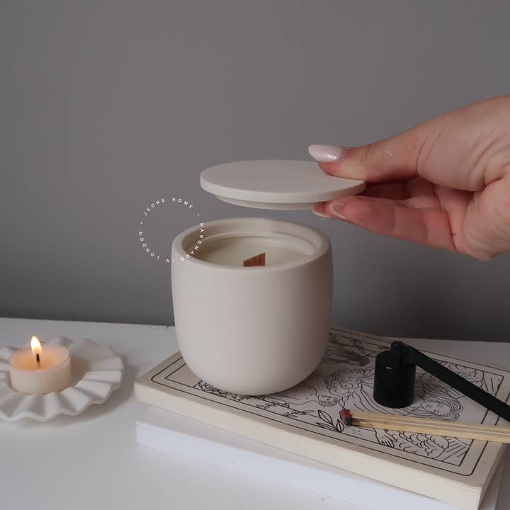 Jeune Home – wholesale Jar/filled candle – Large custom scented coconut wax candle with wooden wick4