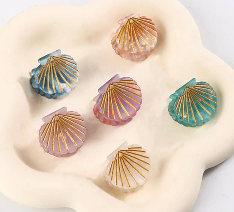 Assorted Mini Clamshell Hair Claws (DAOKA) for wholesale on Faire