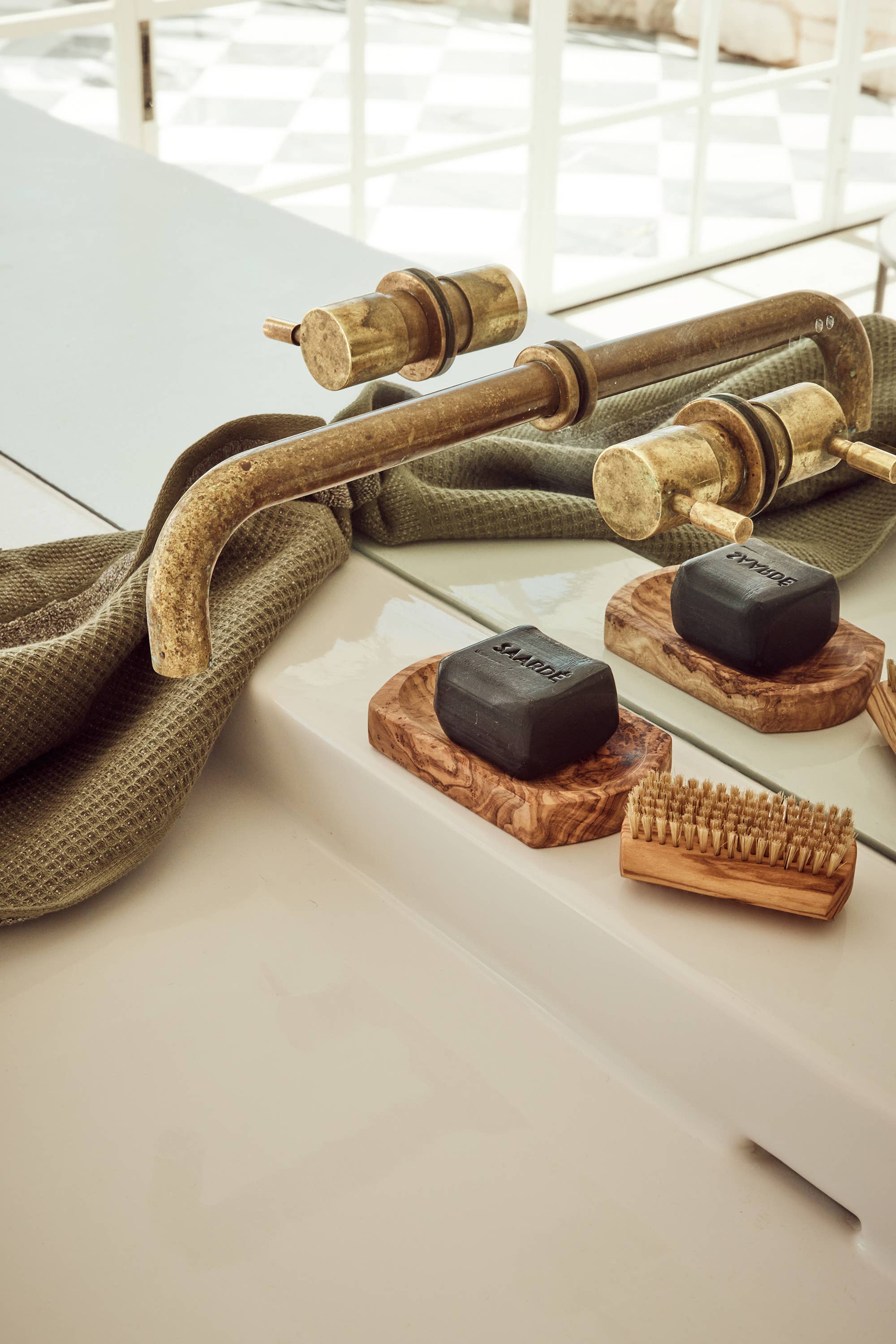 Saardé - Wholesale Zeepblok - Olive Oil Bar Soap | Geactiveerde houtskool5