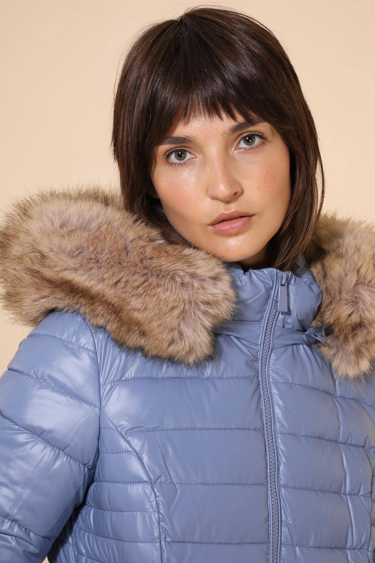 Attrait Paris - Wholesale Jacket - Women's - Metallic short puffer jacket with faux fur hood25