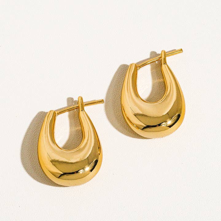 Flânerie by MAIQ - Wholesale Hoop earrings - Quinn 18K Classic Droplet Hoop Earring6