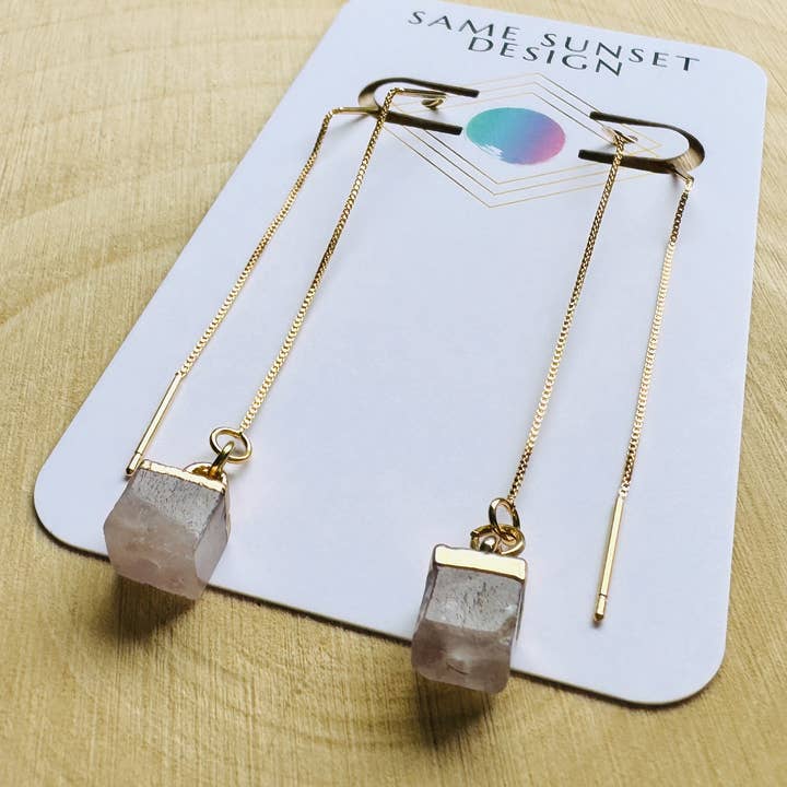 Orecchini a filo con quarzo rosa per spose per la vendita all'ingrosso da parte di Same Sunset Design