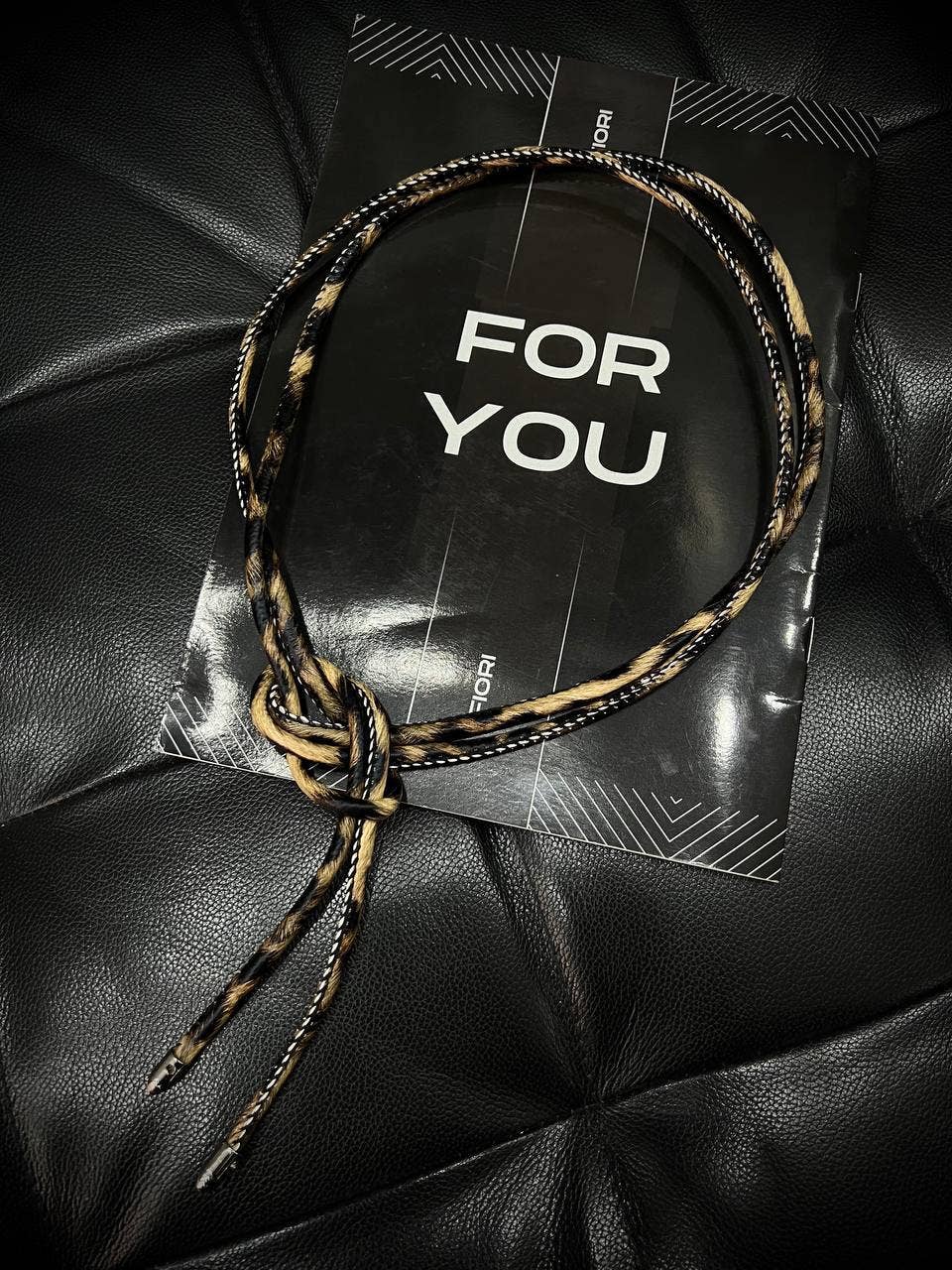 Design company-Fatma Balkir – Großhandel Gürtel – Damen – Schicker Damen-Gürtel aus veganem Kunstleder.10