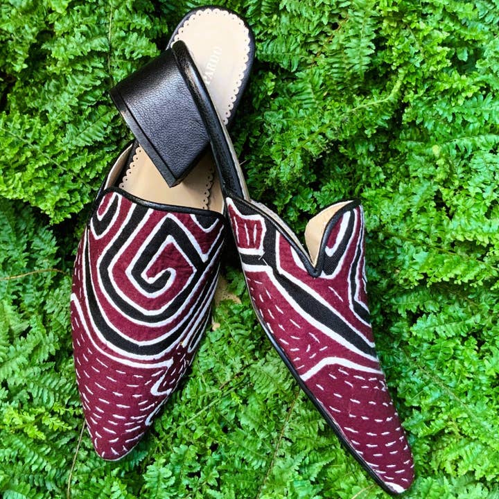 Mola Mule Black Wine Water Taille 38 à talons bas pour la vente par Liliana Pardo Atelier