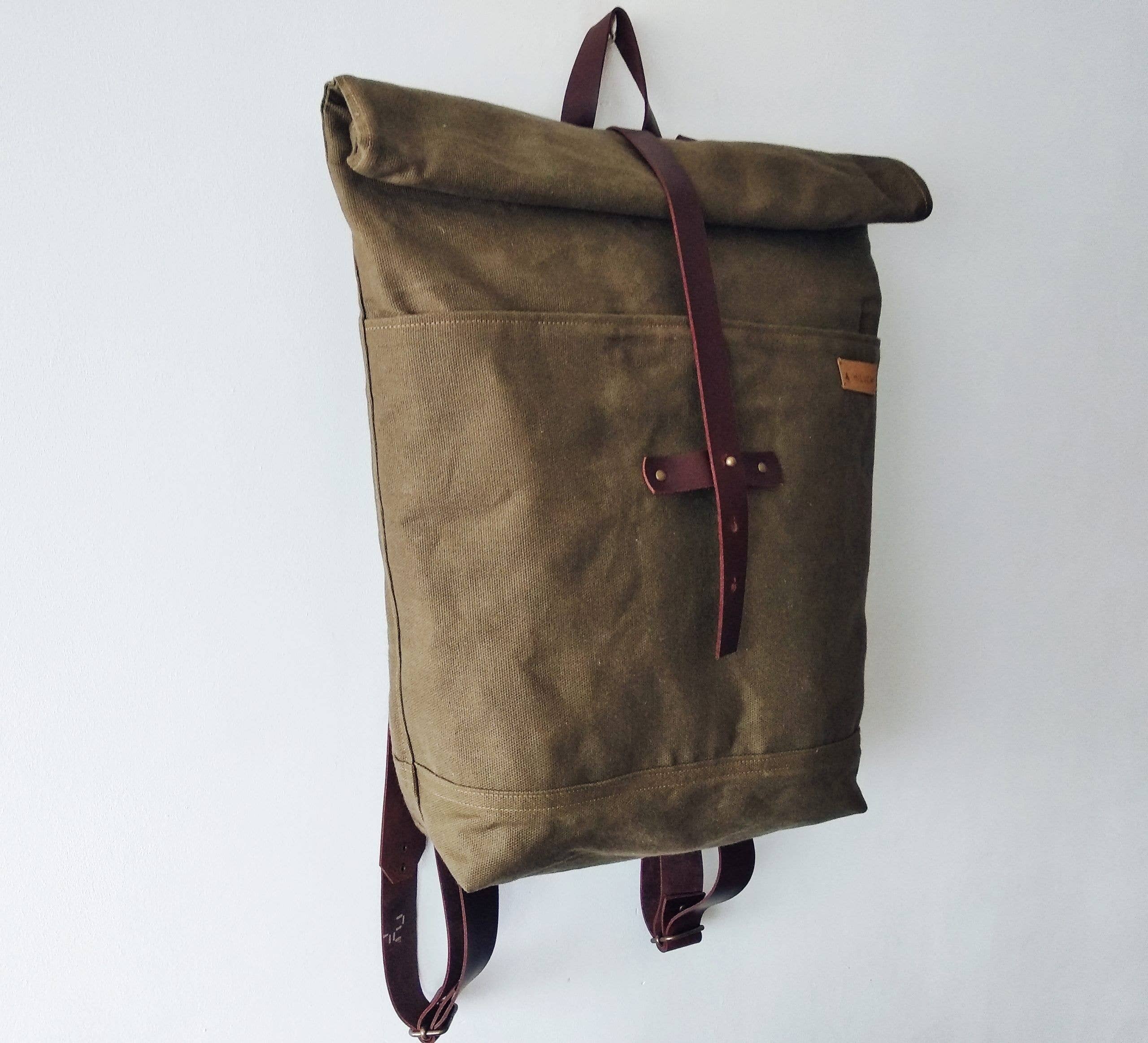 HILVAH - Wholesale Rugzak - Uniseks - Groene rugzak met roll-top en zwaar gewaxed canvas1