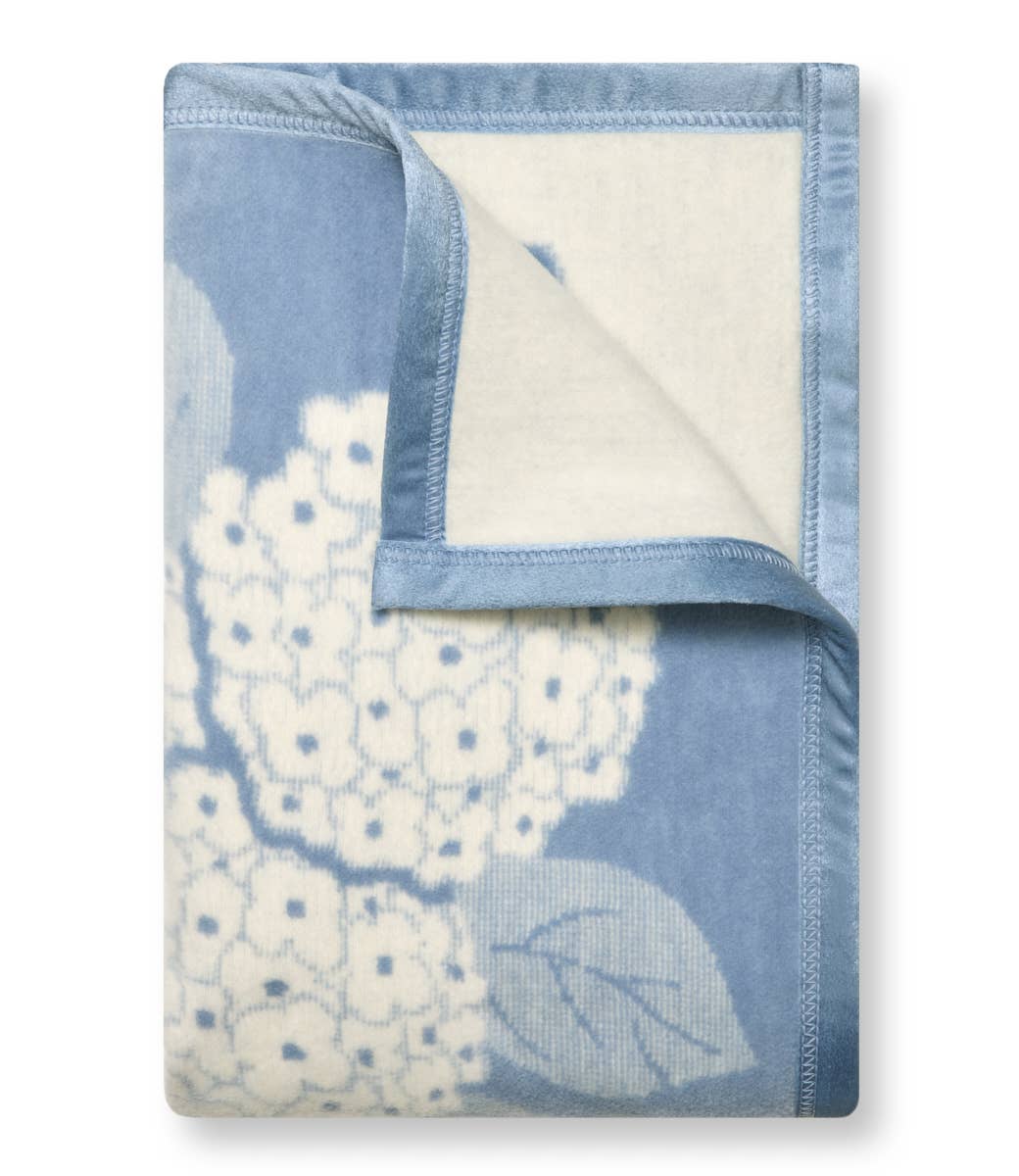 ChappyWrap - Wholesale Throw Blanket - Hydrangeas Bluebell Blanket9