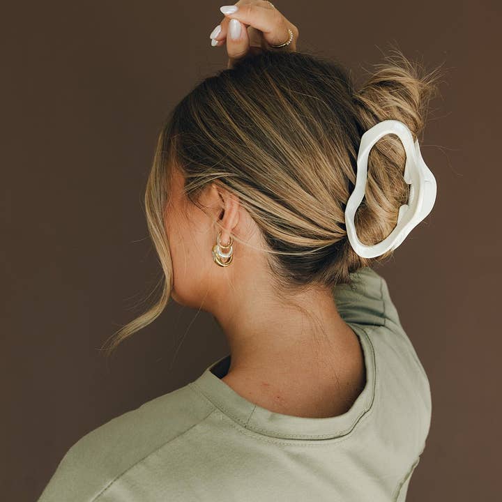 Shop ANDi - Wholesale Hair Clip - Women's - Hollow Cloud Claw Clip