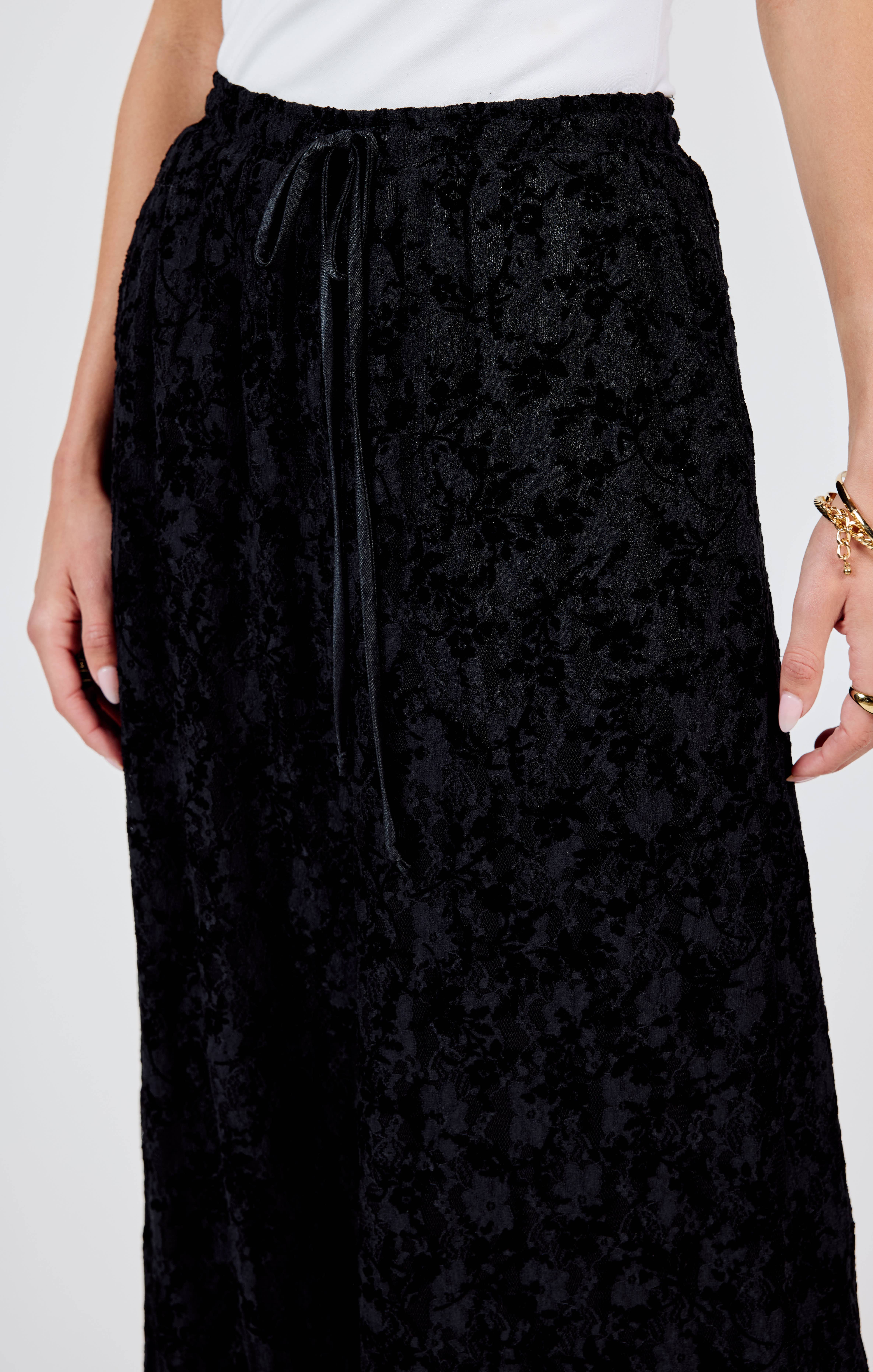 Sadie & Sage – Engroshandel Bukser - Dame – At Dusk Velvet Lace Bukser med brede ben: SORT10