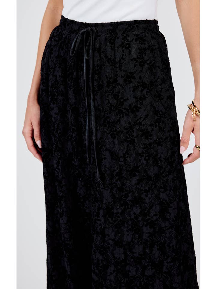 Sadie & Sage – Engroshandel Bukser - Dame – At Dusk Velvet Lace Bukser med brede ben: SORT10