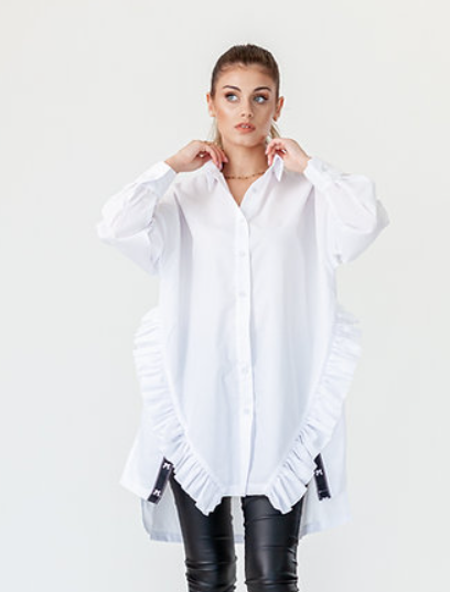 Dora Guimarães – wholesale Tröja med knappar – Dam – Karlie oversized skjorta med långa ärmar och volangdetaljer1