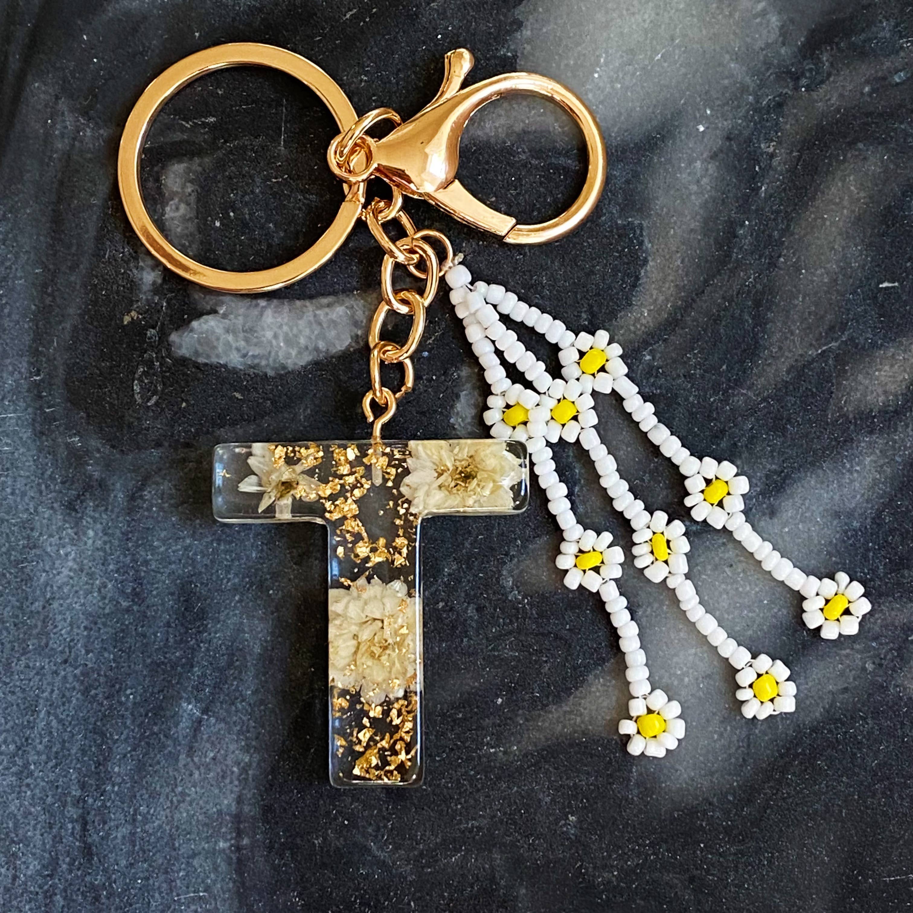 Ellison+Young – wholesale Keychain – Women's – Baby Daisy Initial Key Chain17