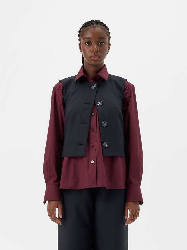 Veste sans manche - Marine and other Purchase Wholesale cette. Free Returns & Net 60 Terms on Faire trending on Faire.
