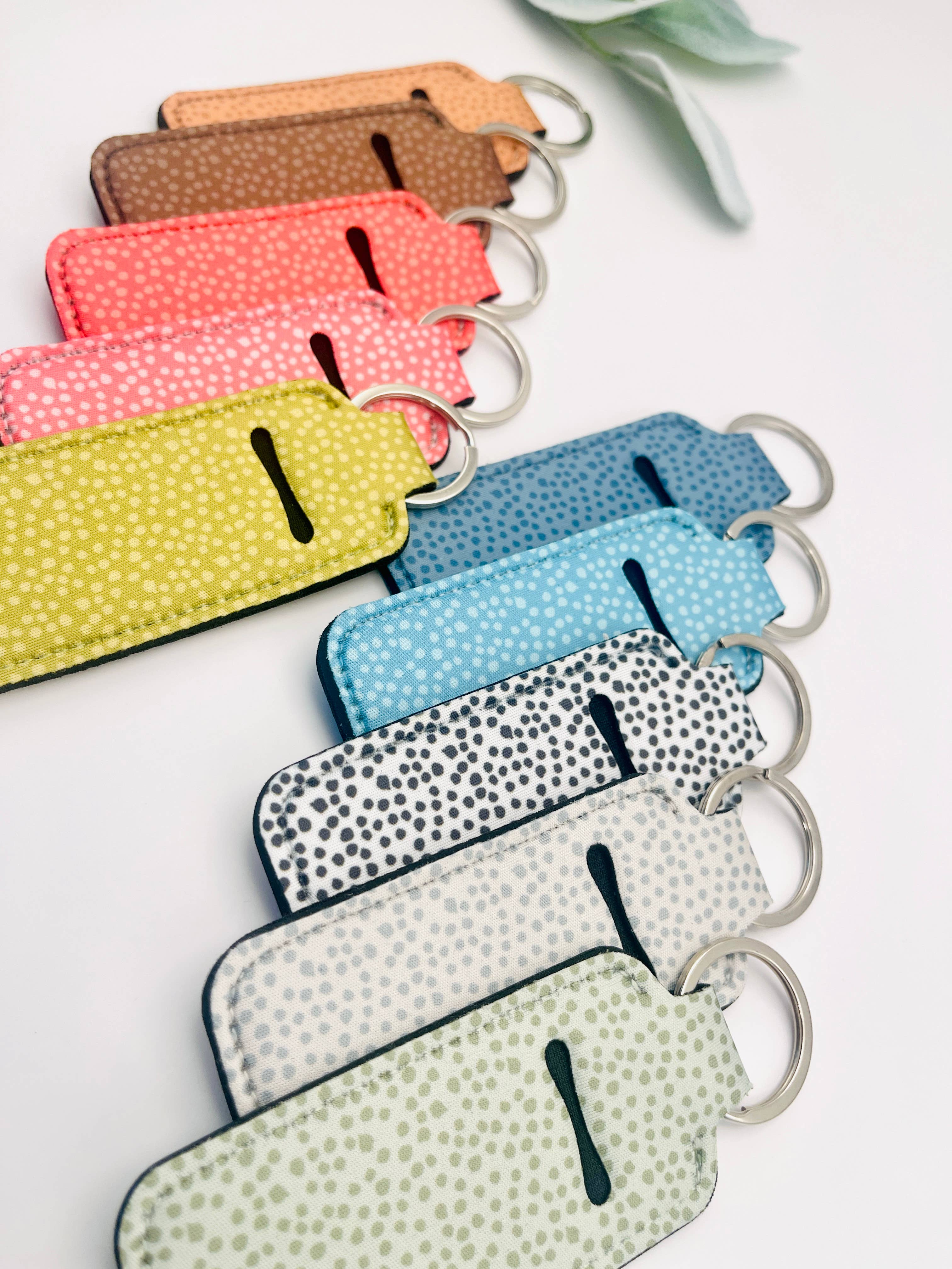 MarissaDDesigns – Estojo/suporte para protetor labial por atacado – Porta-batom com padrão de bolinhas – Porta-chaves fofo e prático13