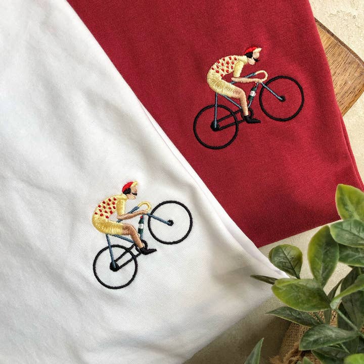 T-shirt Brodé - Le Tour mon Amour pour la vente par Juste un t-shirt