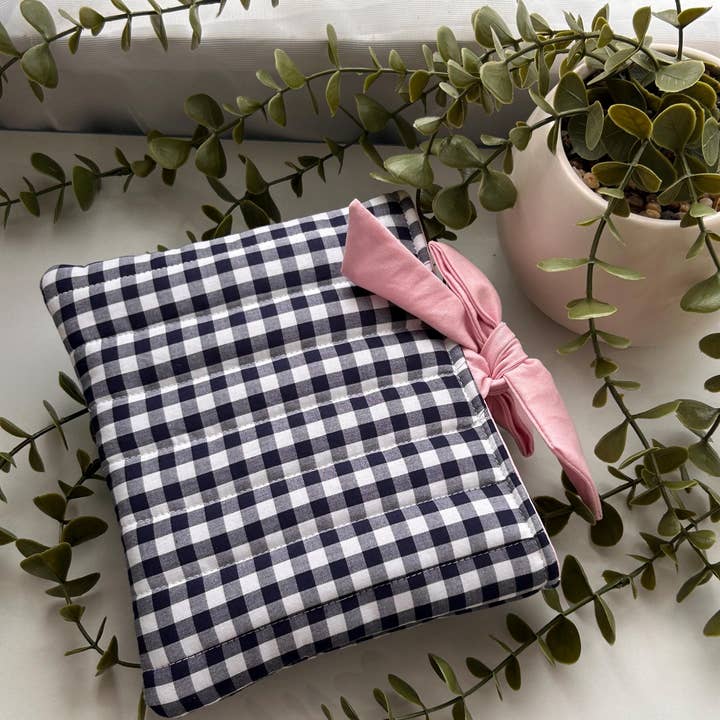 DaintyLuxeAU - Wholesale Pouch - Women's - Navy Gingham Quilted Kindle Sleeve with Pink Lining