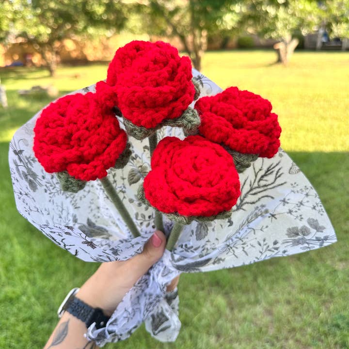Crochet Roses for wholesale by Luna Beam Creations