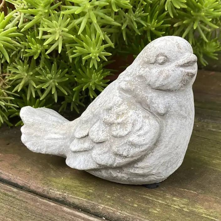 Statue d'oiseau en ciment assis 2 (ensemble de 2) pour la vente par Vagabond Vintage