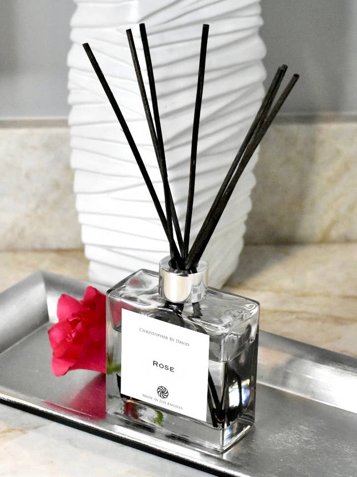 Rose - Diffuseur rotin naturel pour la vente par Christopher By David