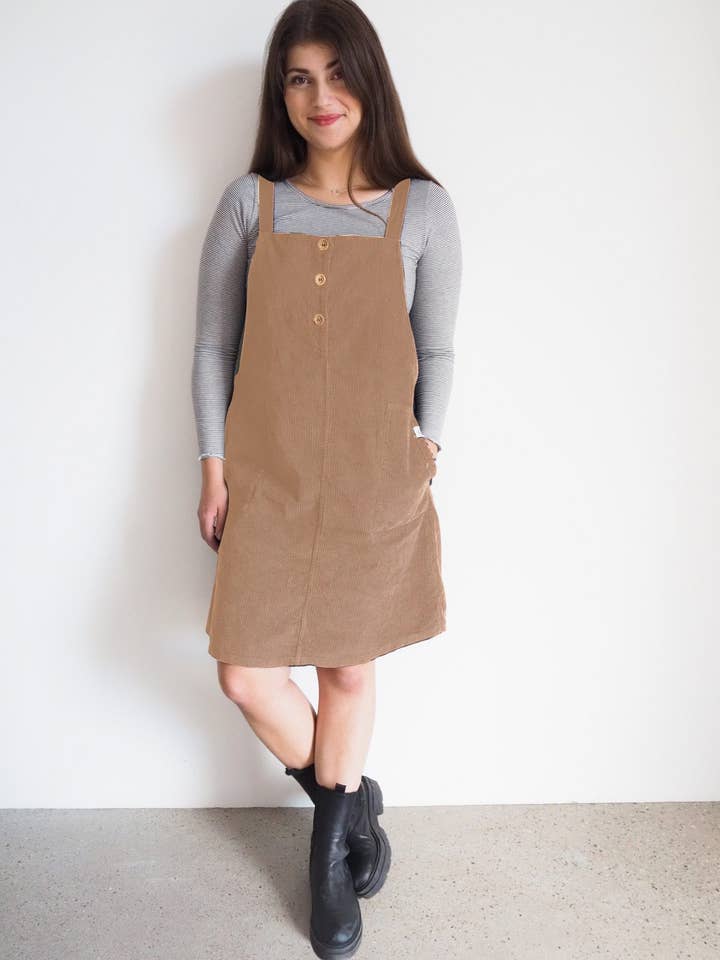 Salopette da donna in velluto a coste color avena per la vendita all'ingrosso da parte di frankie & lou organic wear