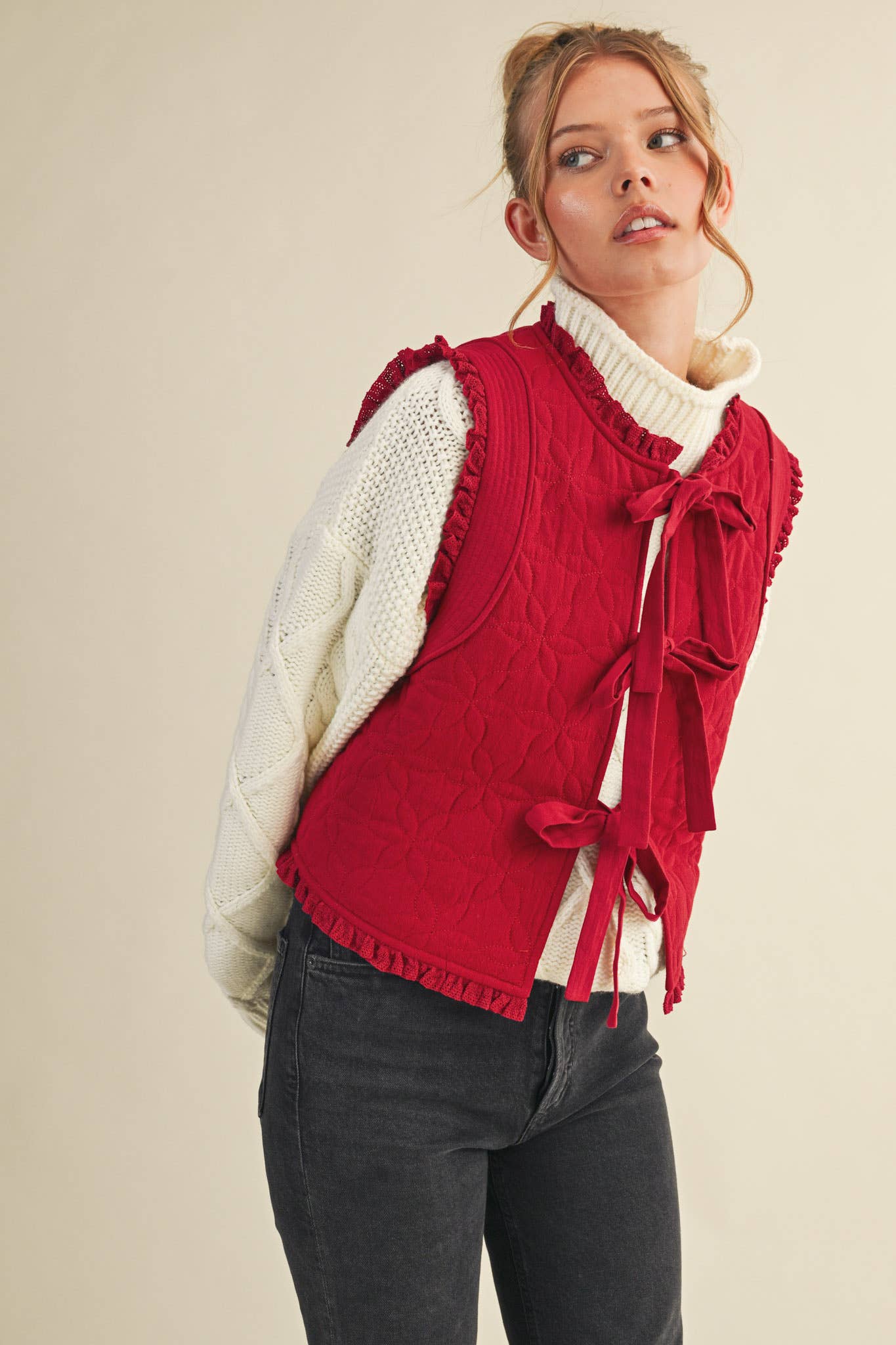 &MERCI - Wholesale Outerwear Vest - Women's - FLORAL QUILTED LACE TRIM BOW TYING VEST MJK411321