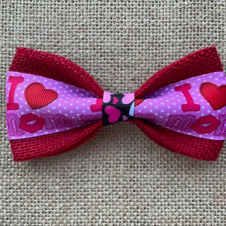 J'aime maman sur toile de jute rouge pour la vente par DOG BOW TIES