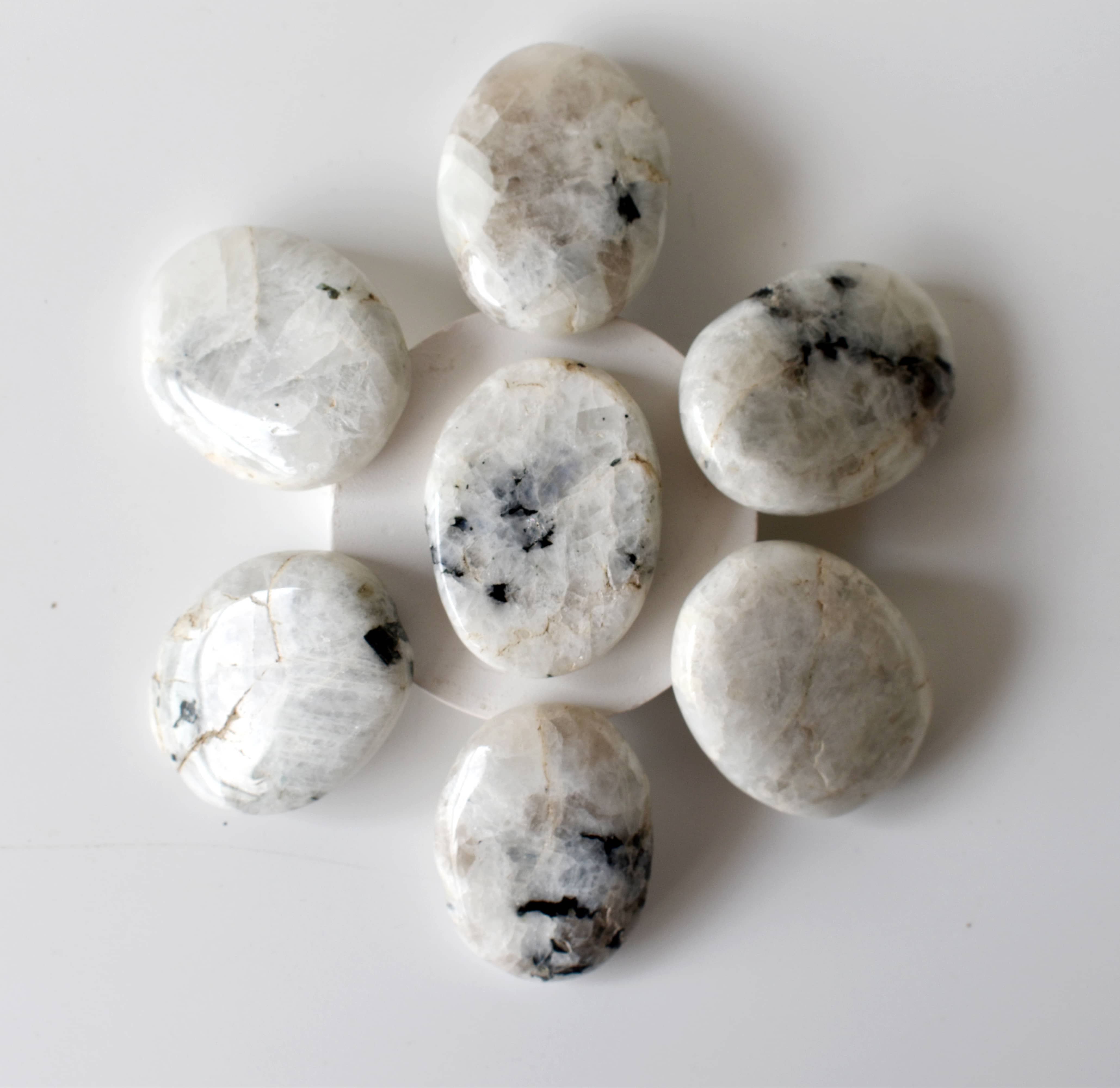 Soothing Crystals – Pedra/cristal espiritual por atacado – Pedra de Palma | Pedra da Lua Arco-Íris | Cristal para o Polegar | Pedras para Bolso2