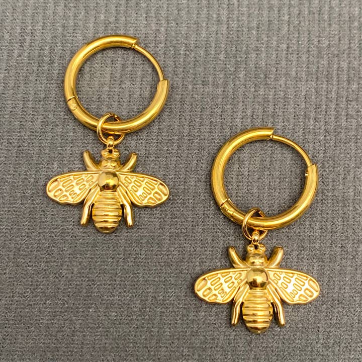Mio Queena - Wholesale Huggie Earrings - Bee Pendant 18K Gold Plated S.Steel Huggie Earrings - FGS1