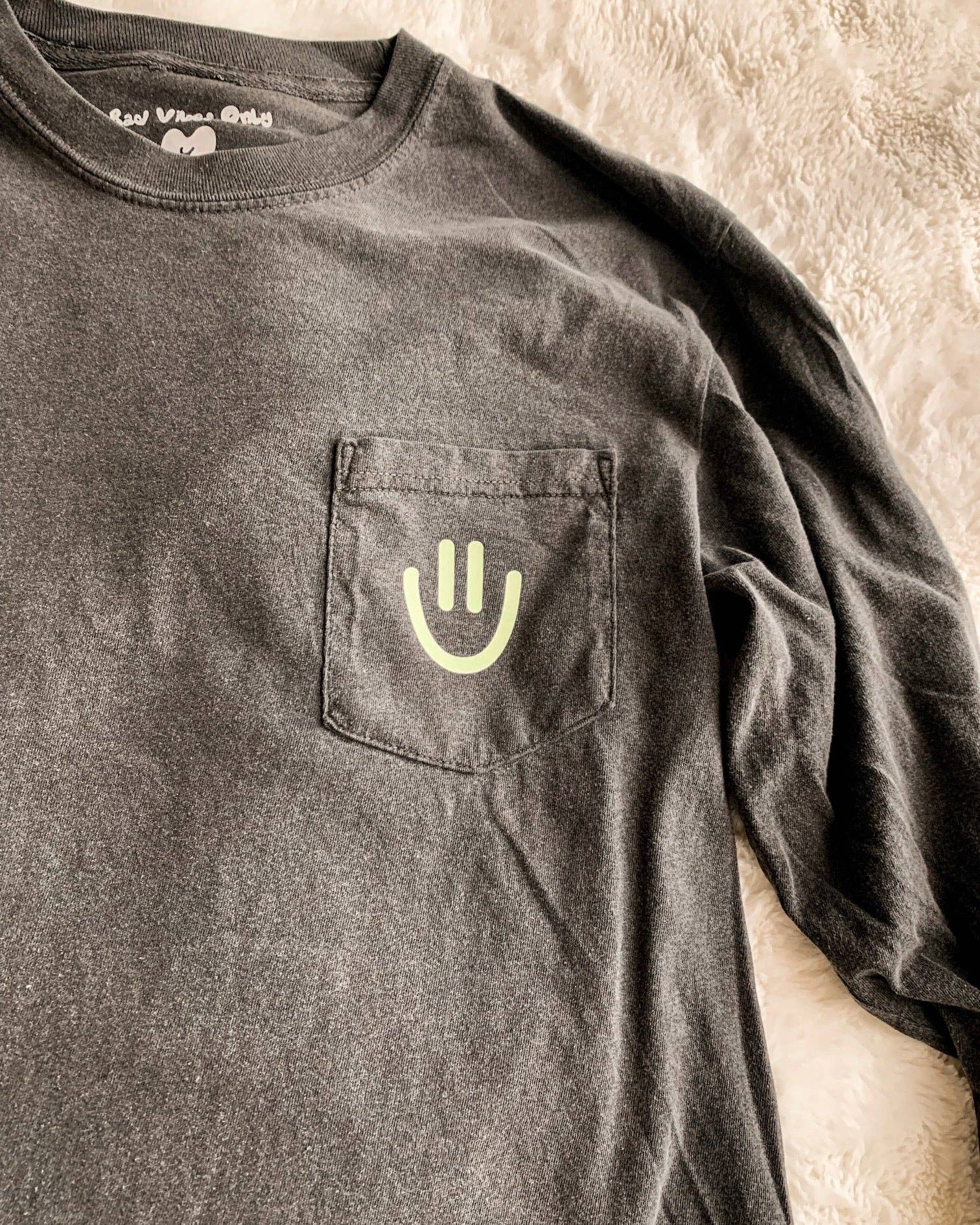 Rad Vibes Only - Wholesale T-shirt met print - Dames - Keep Going T-shirt met lange mouwen en zak2