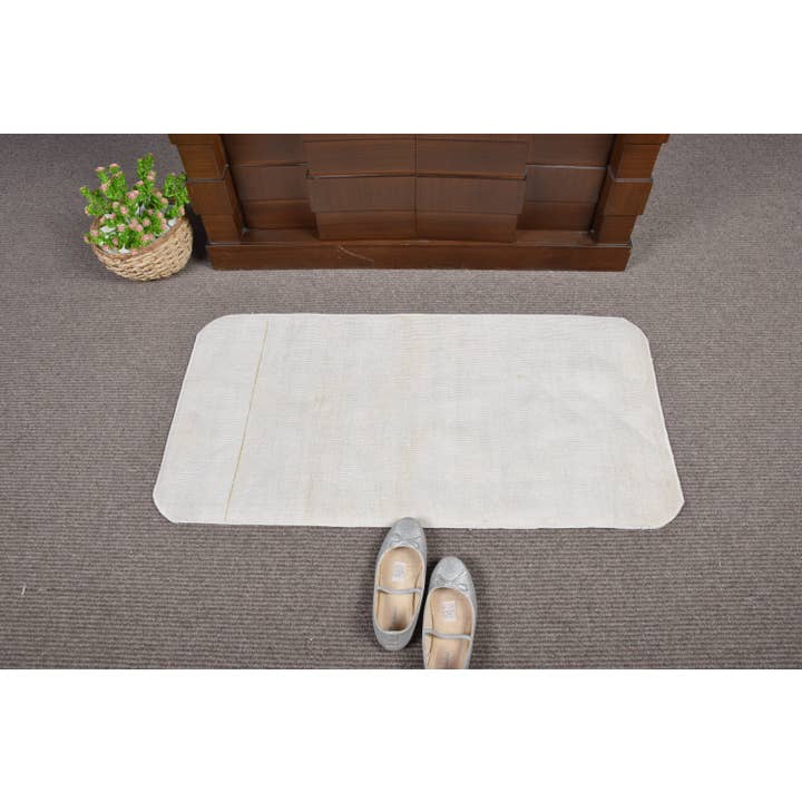 1,7x3,2 ft Rug, Vintage Kilim Rug, Turkish Beige Wool Geometric with floral elements Rug for wholesale by The Loom Wholesale