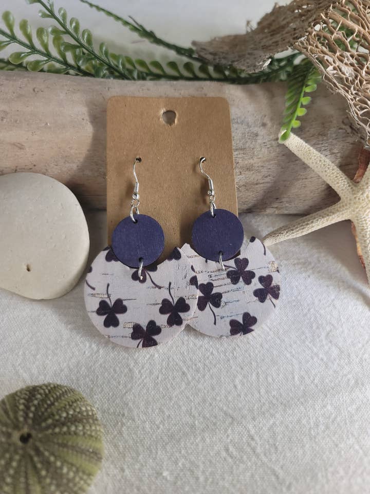 Holz- und Korkohrring Kleeblatt für den Großhandel von susurros de madera