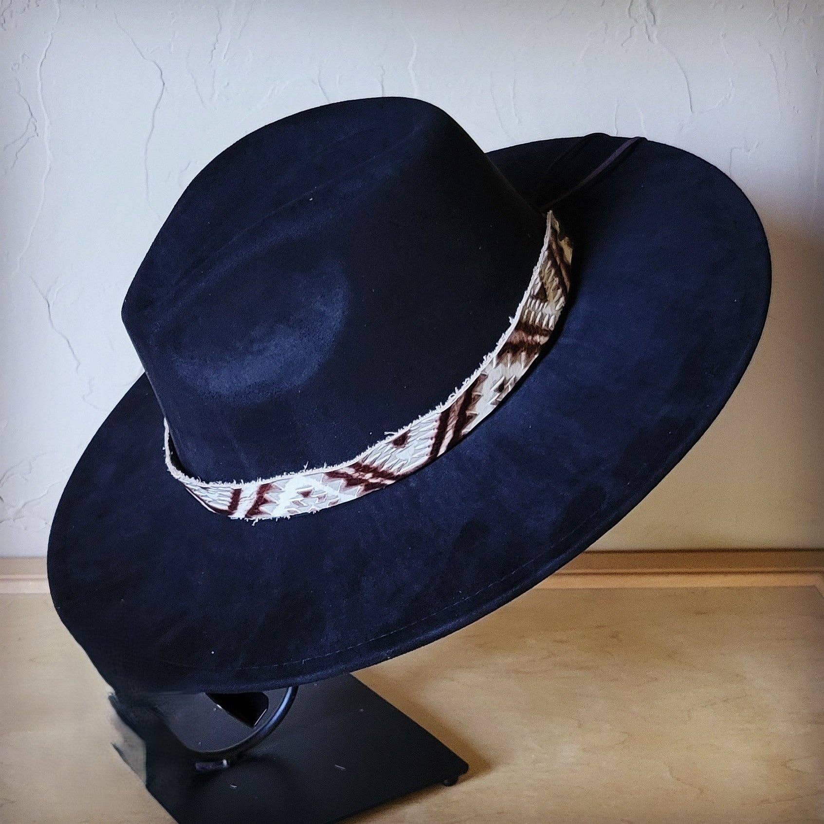 The Jewelry Junkie - Venta al por mayor Sombrero fedora - Mujer - Correa dorada de piel estilo western azteca con sombrero bohemio 985e a elección15