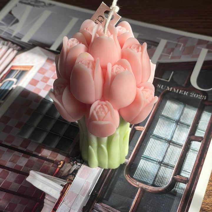 Eloise and Oliver - Wholesale Novelty Candle - Tulip Bouquet