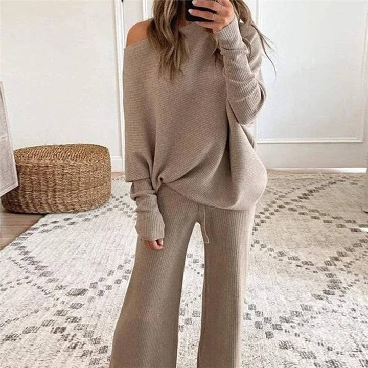 Plush Looks – Engroshandel Loungesæt - Dame – Ensfarvet rundhalset langærmet langærmet buksesæt2