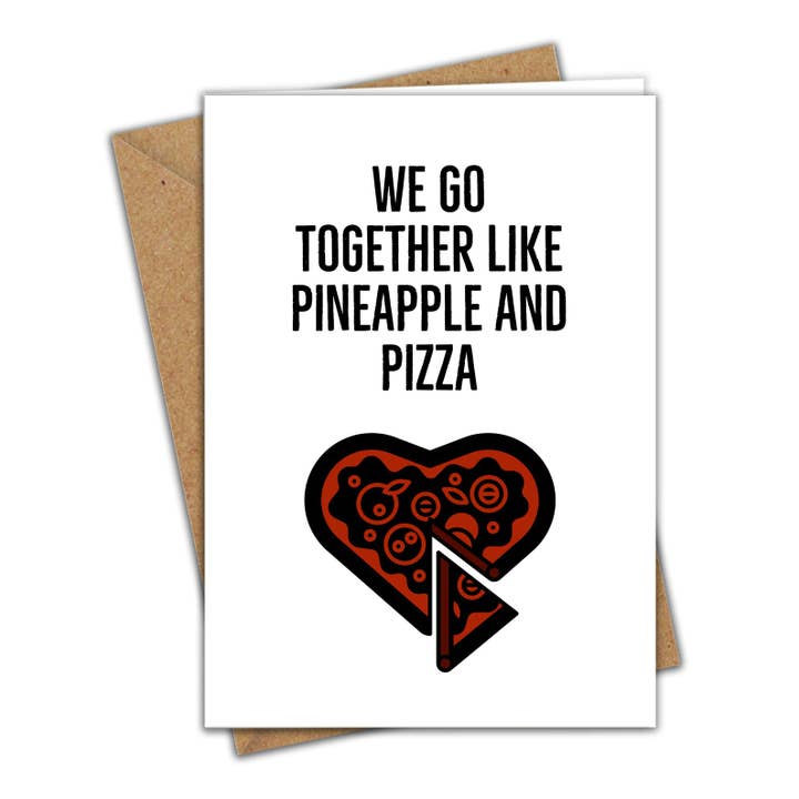 Lustige Liebeskarte mit Wortspiel „We Go Together Like Ananas and Pizza“ für den Großhandel von Moments That Unite