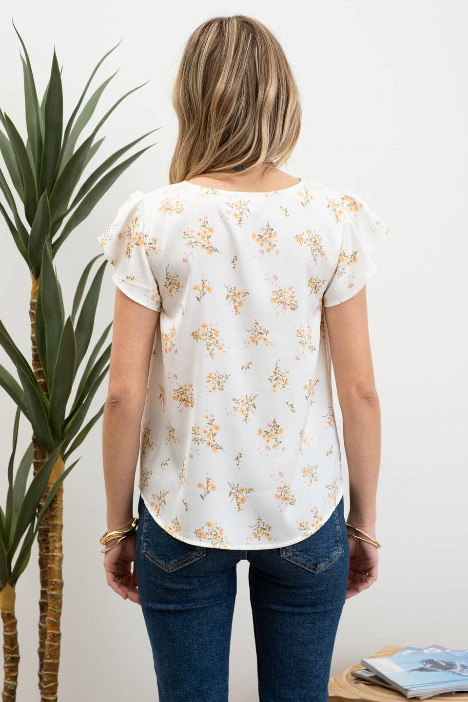 Blu Pepper - Vendita all'ingrosso Camicetta - Donna - Blusa in raso con scollo a V e stampa floreale con bordi smerlati7