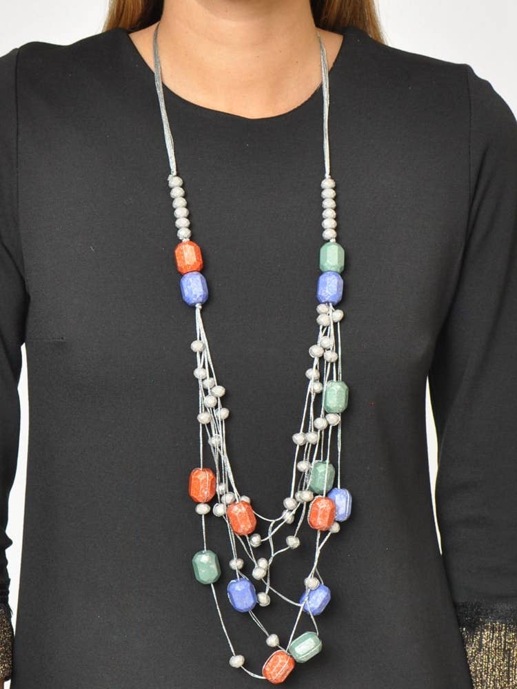 Victoria Moda – Großhandel Statement-Halsketten – Lange Halskette mit Perlen1