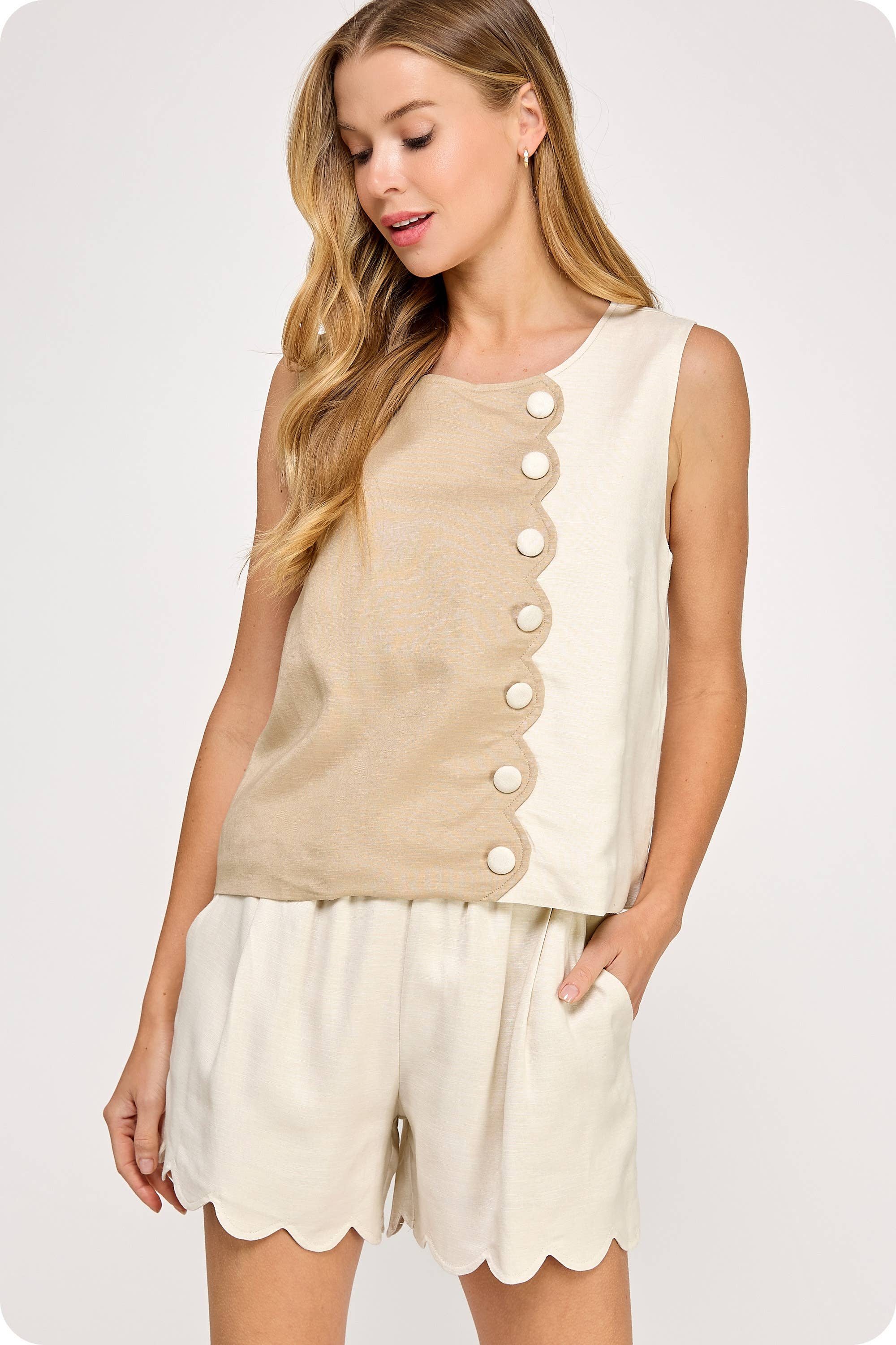 Strut & Bolt – wholesale Blouse – Women’s – Scallop Linen Sleeveless Top6