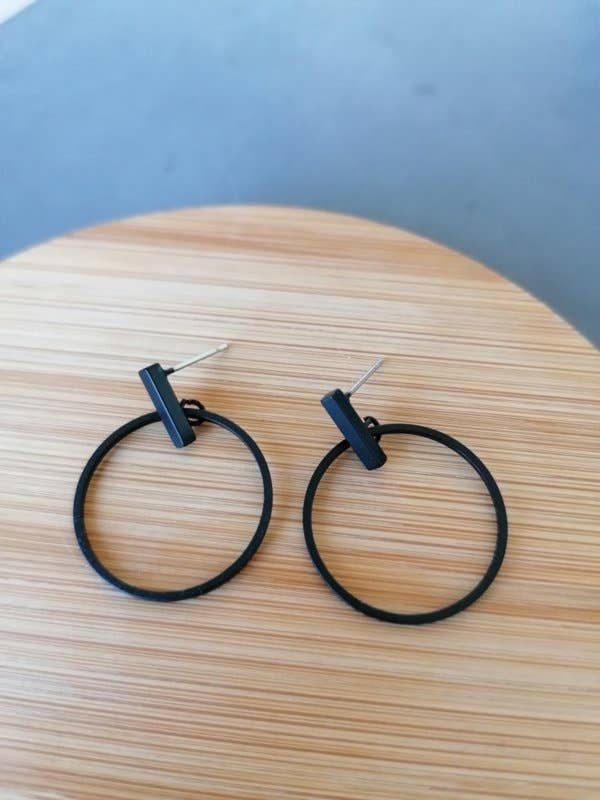 Lily - Vendita all'ingrosso Orecchini pendenti - Orecchini a perno rettangolari lucidi con cerchio aperto5