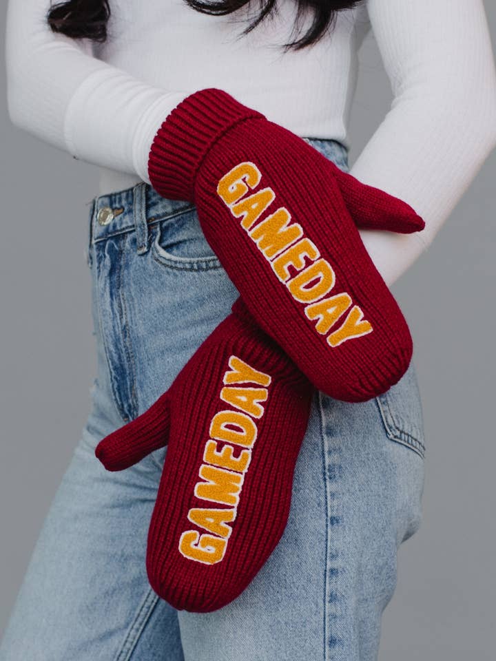 Manoplas para el Día del Juego Granate y Dorado para venta al por mayor de Panache Apparel Co.