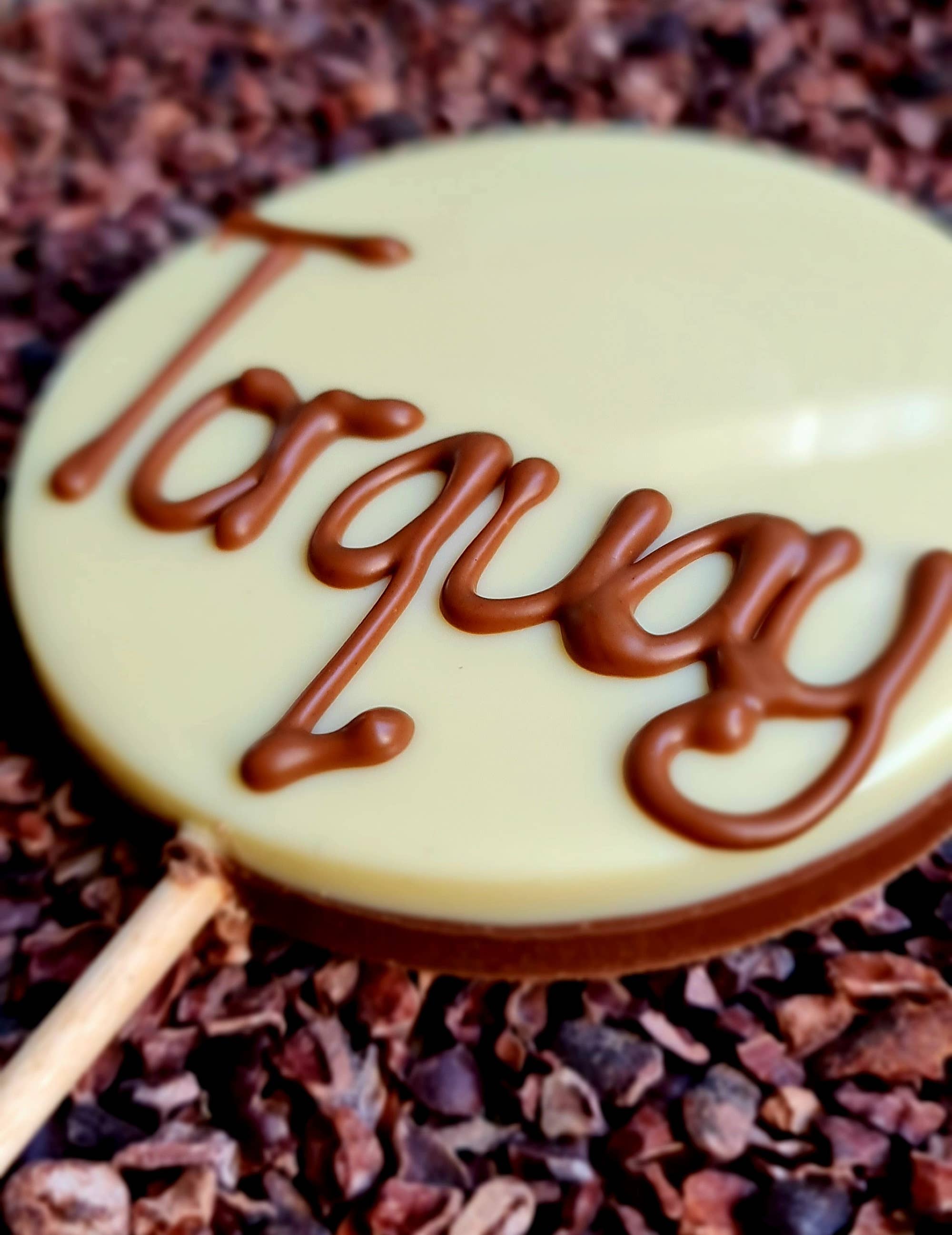 Cwtsh Chocolate - Wholesale Lollipop - Personalised chocolate lollipop1