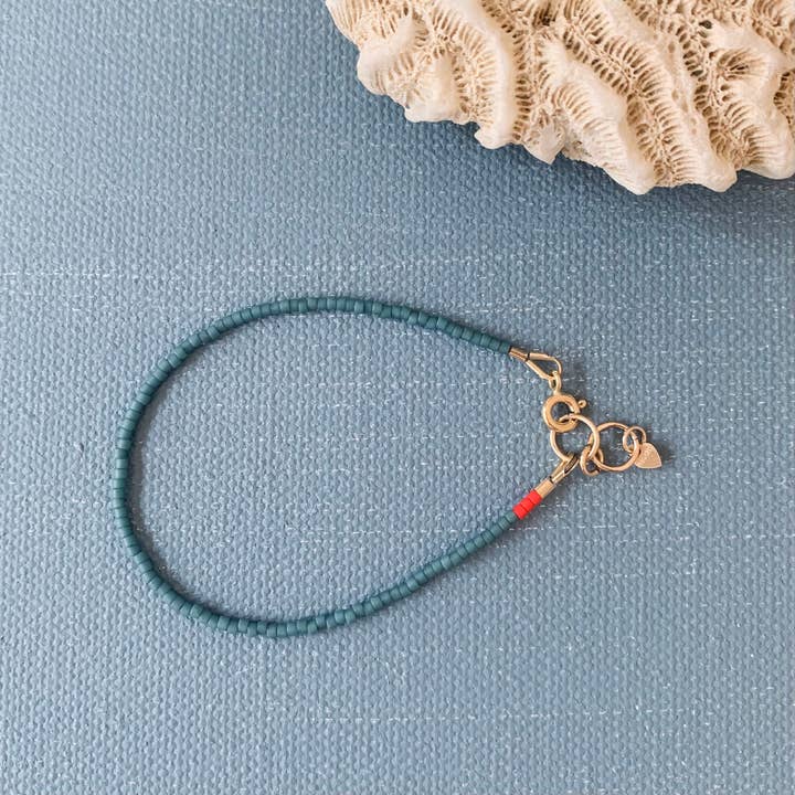 Pulseira Single Note em Azul Ardósia por atacado de Alice Rise