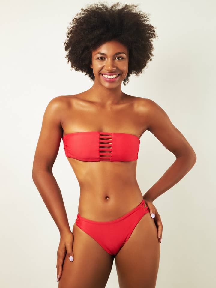 Bikini-Peitschen für den Großhandel von Paola Amador