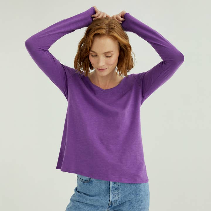 Camiseta Esterella de manga larga con escote en V color lavanda intensa para venta al por mayor de d'Els - Elsa Altaras Nasi und Nasi GbR